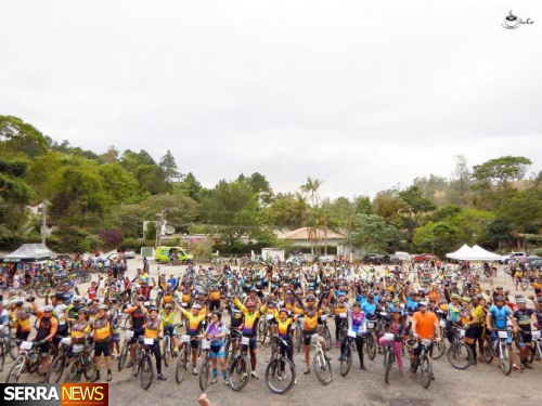 Evento reúne cerca de 400 ciclistas