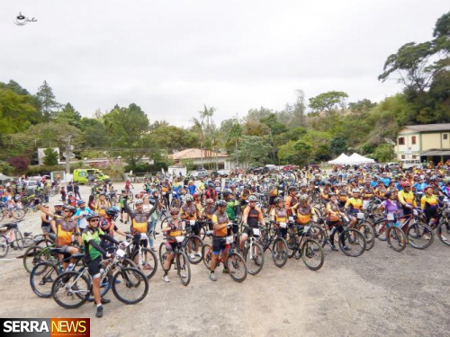 Evento reúne cerca de 400 ciclistas