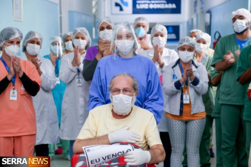 Prefeitura de Miguel Pereira celebra alta de pacientes recuperados de coronavírus no CTI.