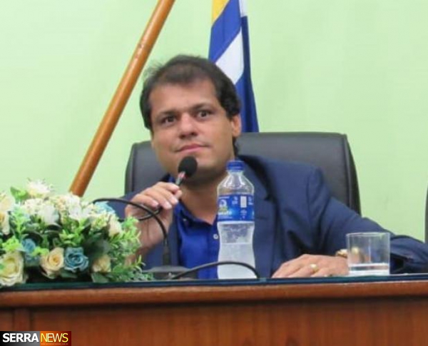 Prefeito Jauldo Neto anuncia redução de 50% no próprio salário