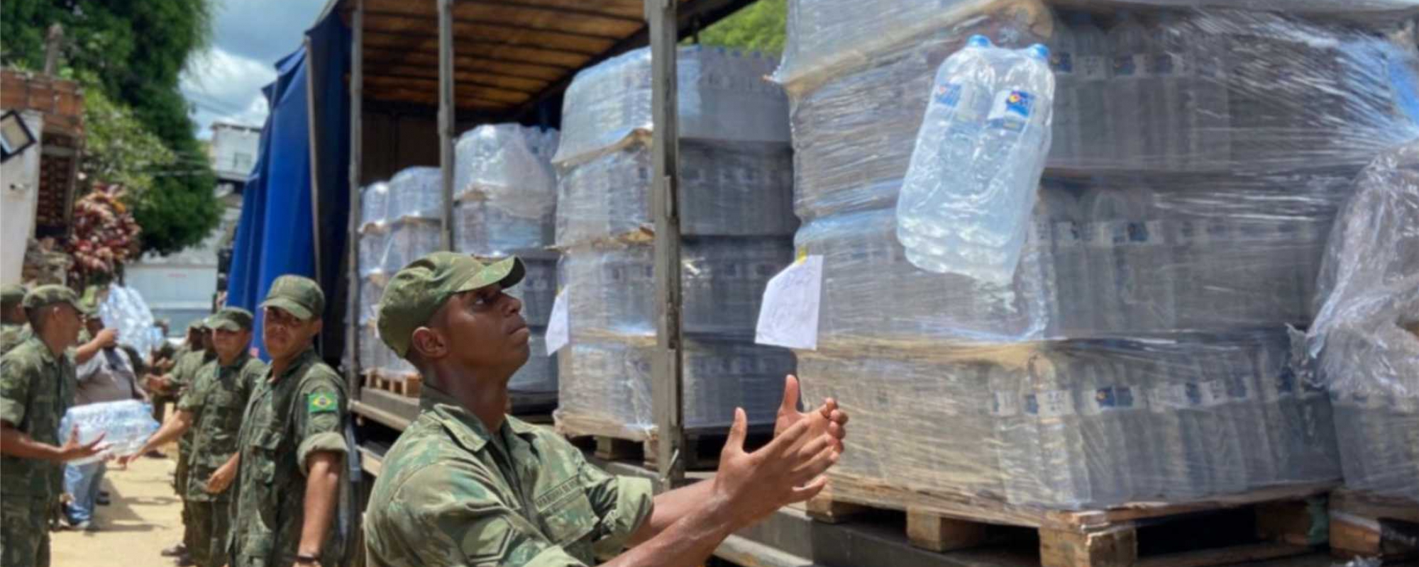 Marinha do Brasil  auxilia na logística de  entrega de donativos  em Barra do Piraí