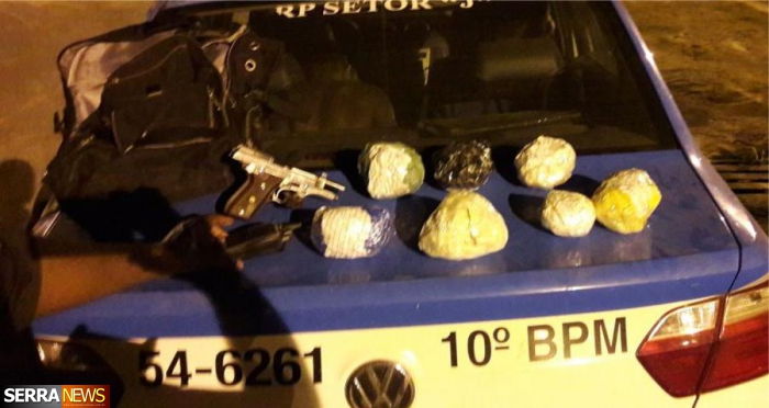 Após cerco de 15 policiais, dupla é apreendida com mais de 600 cápsulas de cocaína em Paty do Alferes, RJ
